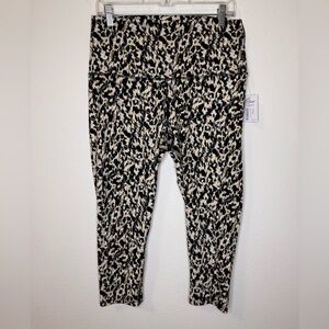 Coreio Cream/Gray Leopard Cropped Leggings